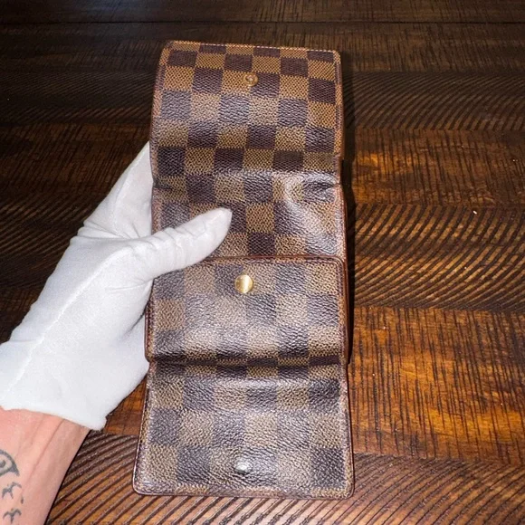 Louis Vuitton
Vintage 2005 Damier Elise Wallet - Picture 10 of 15